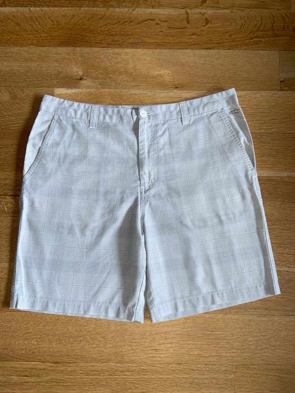 O’Neill Men’s White Gray Plaid Walking Shorts 34” Waist 8” Inseam Lightweight